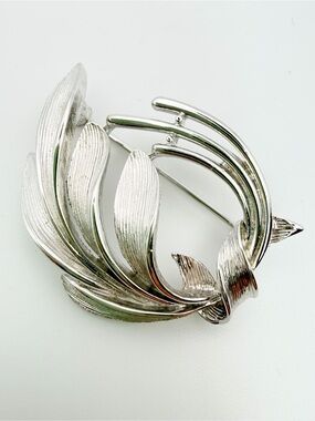 Vintage Silver Tone Abstract Floral Leaf Brooch Pin